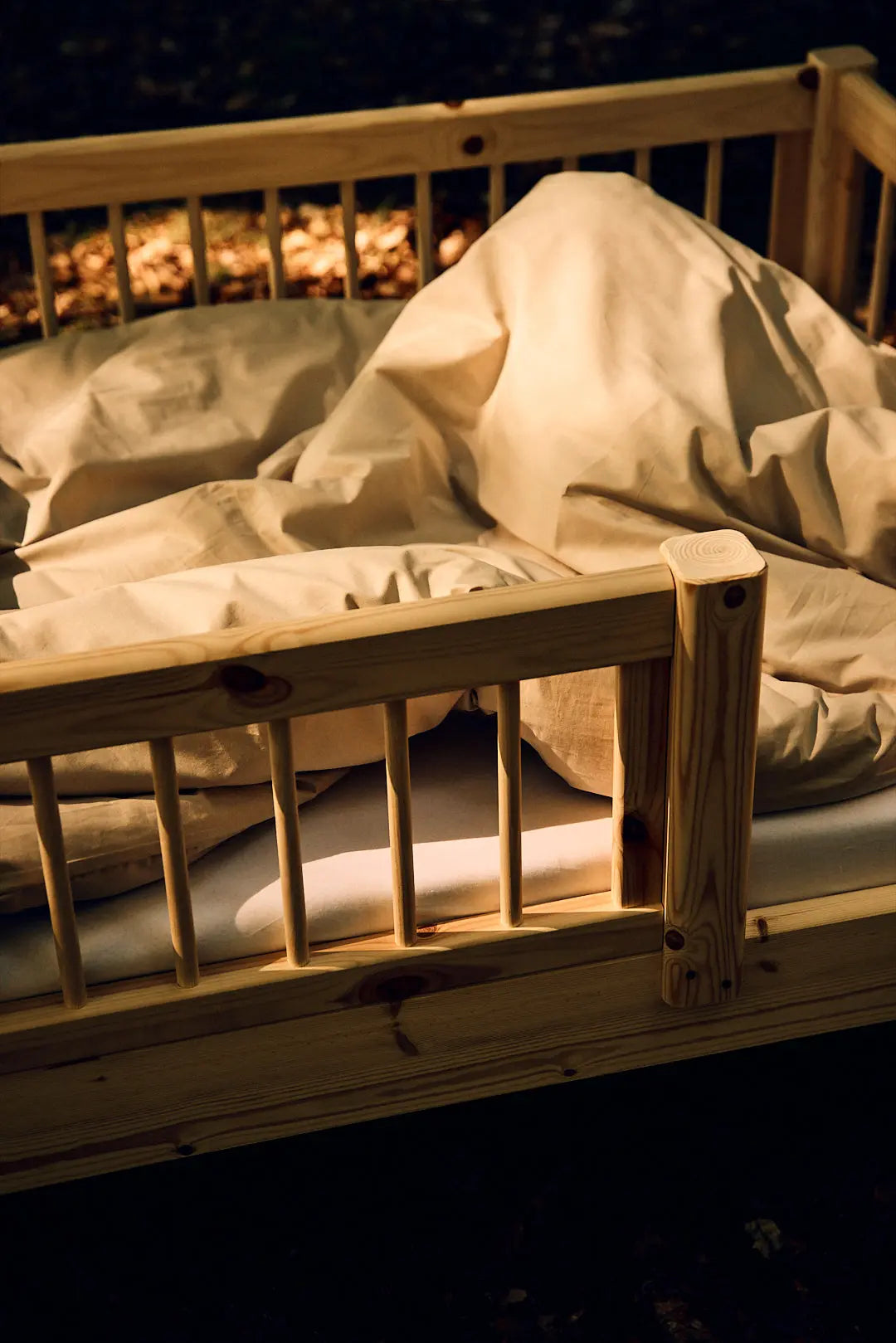Single Bed with Safety Rails, 90x200 cm, Pine SINGLE_BED single-bed-with-scandinavian-safety-rail-3-4-front-back-raw  flexa-com.myshopify.com