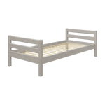 FLEXA Einzelbett, Serie CLASSIC, graue Oberfläche, Lattenrost; kindersichere Kanten; geeignet für ein Kinderzimmer; weißer Hintergrund.