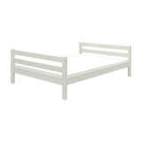 FLEXA Einzelbett 140 x 200 cm aus der CLASSIC-Serie in Weiß, kindersichere Ausführung mit horizontalen Latten, Studio-Hintergrund.