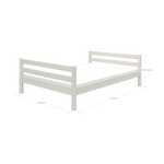 FLEXA CLASSIC Einzelbett aus Weißkiefer, 140 x 200 cm, mit Kopf- und Fußteil in einem Kinderzimmer, abgerundete Kanten.