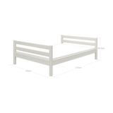 FLEXA CLASSIC Einzelbett aus Weißkiefer, 140 x 200 cm, mit Kopf- und Fußteil in einem Kinderzimmer, abgerundete Kanten.