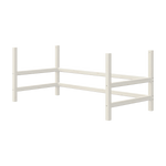 FLEXA-Bettbeine, WEISS, aus massivem Kiefernholz, aus der FLEXA HIGH-Kollektion, schräg auf weißem Hintergrund, glatte, kindersichere Oberfläche.