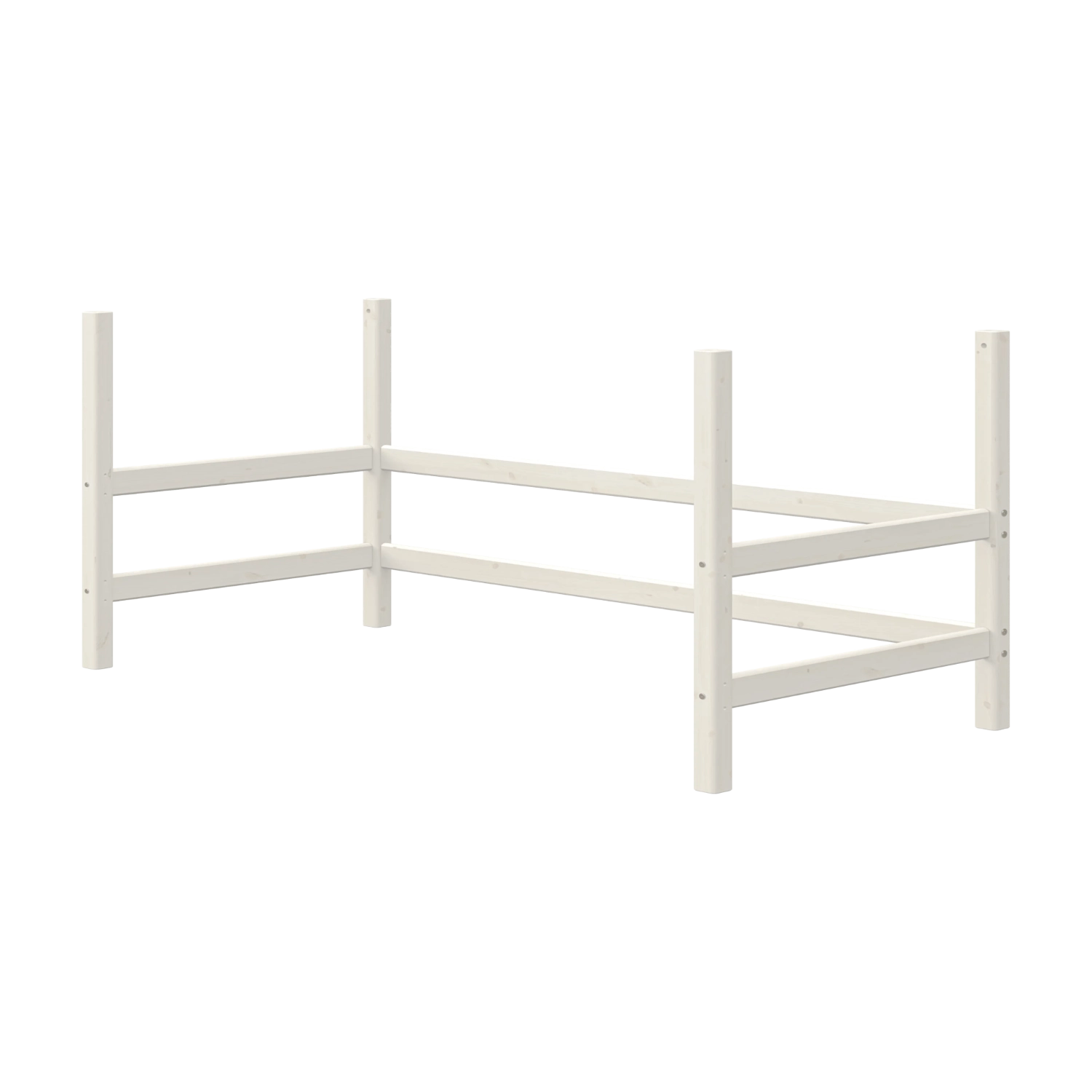 FLEXA-Bettbeine, WEISS, aus massivem Kiefernholz, aus der FLEXA HIGH-Kollektion, schräg auf weißem Hintergrund, glatte, kindersichere Oberfläche.