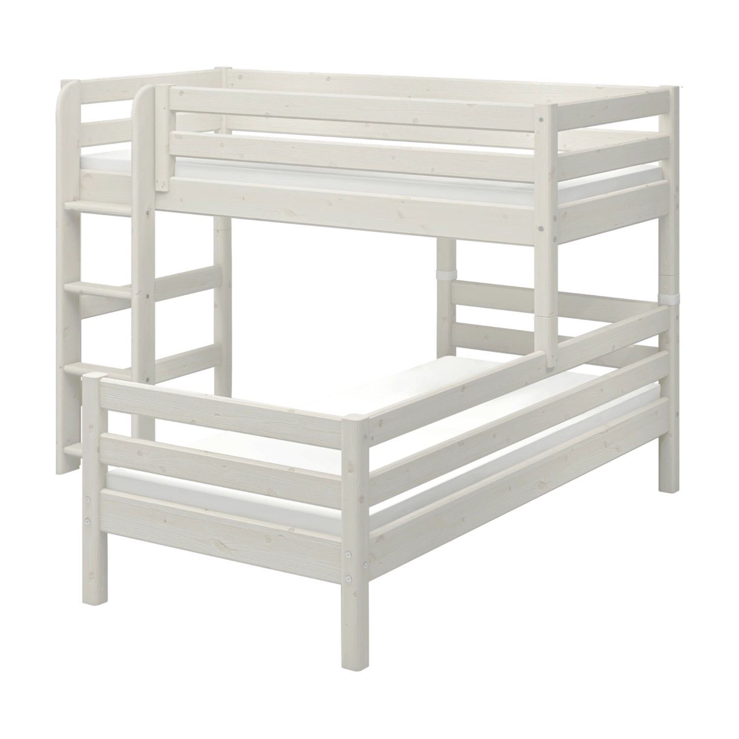 FLEXA CLASSIC Etagenbett aus Weißkiefer mit Leiter auf der linken Seite und Sicherheitsgeländer, kindersicheres Design für das Kinderzimmer.