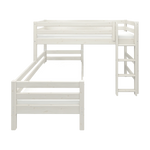 Weißes FLEXA-Etagenbett mit Leiter und Sicherheitsgeländer, Serie CLASSIC, kindersicheres Design für ein helles Kinderzimmer.