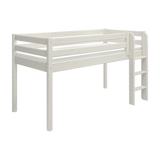 FLEXA-Hochbett aus der WHITE-Kollektion, weiße Ausführung, Leiter auf der rechten Seite, Sicherheitsgeländer, kindersicheres Design vor schlichtem Hintergrund.