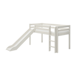 FLEXA WHITE Hochbett mit Rutsche und Leiter, Kollektion CLASSIC, kindersichere Kanten, Holzoptik, einfarbiger Hintergrund.