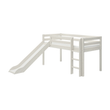FLEXA WHITE Hochbett mit Rutsche und Leiter, Kollektion CLASSIC, kindersichere Kanten, Holzoptik, einfarbiger Hintergrund.
