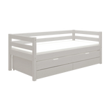 FLEXA-Einzelbett in Grau mit ausziehbarem Unterbett, Schubladen und Sicherheitsgitter, abgebildet in einem Kinderzimmer.