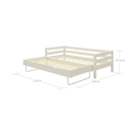 FLEXA Einzelbett und ausziehbares Gästebett, weißes Holz, Kollektion CLASSIC, abgebildet in einem Kinderzimmer mit sicheren, abgerundeten Kanten.