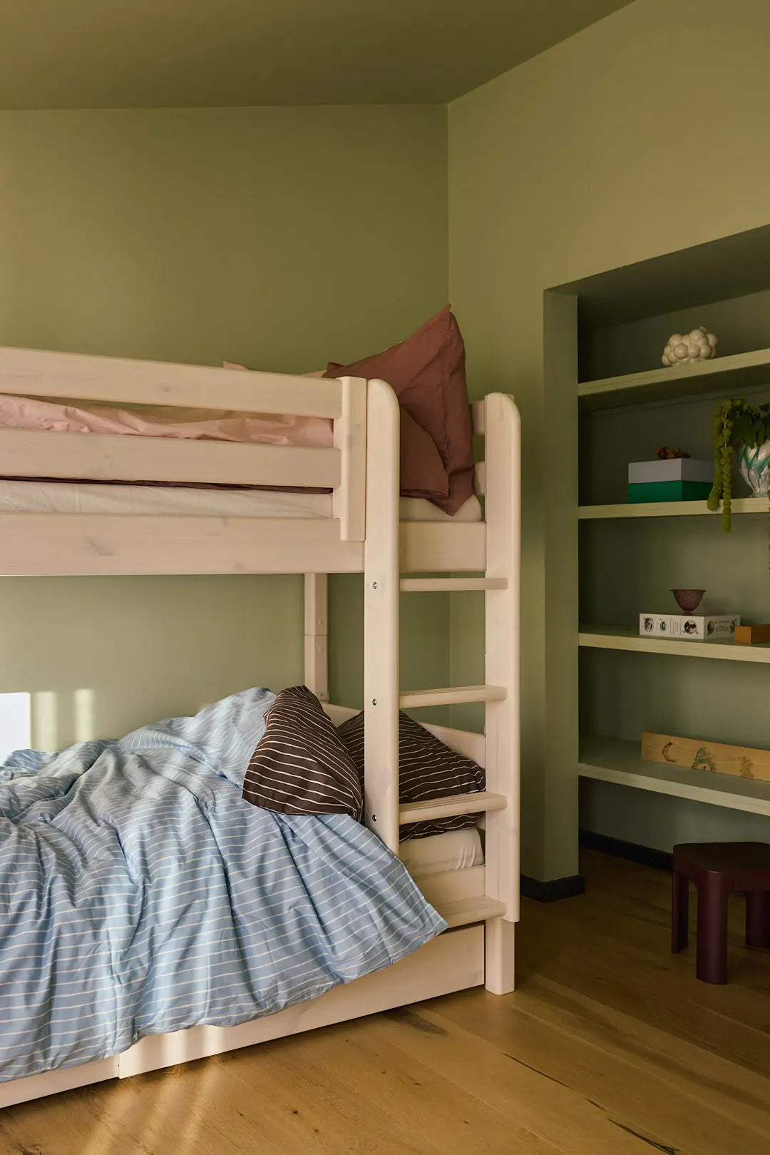 Bunk Bed 154 cm with Pull-out Drawer, Ladder and Safety Rail, 90x200 cm, White BUNKBED bunk-bed-with-straight-ladder-white-washed-3  flexa-com.myshopify.com
