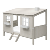 Structure de maison FLEXA WHITE pour lits simples et lits mezzanine, avec deux fenêtres, une échelle et un toit en pente, présentée dans une chambre denfant.