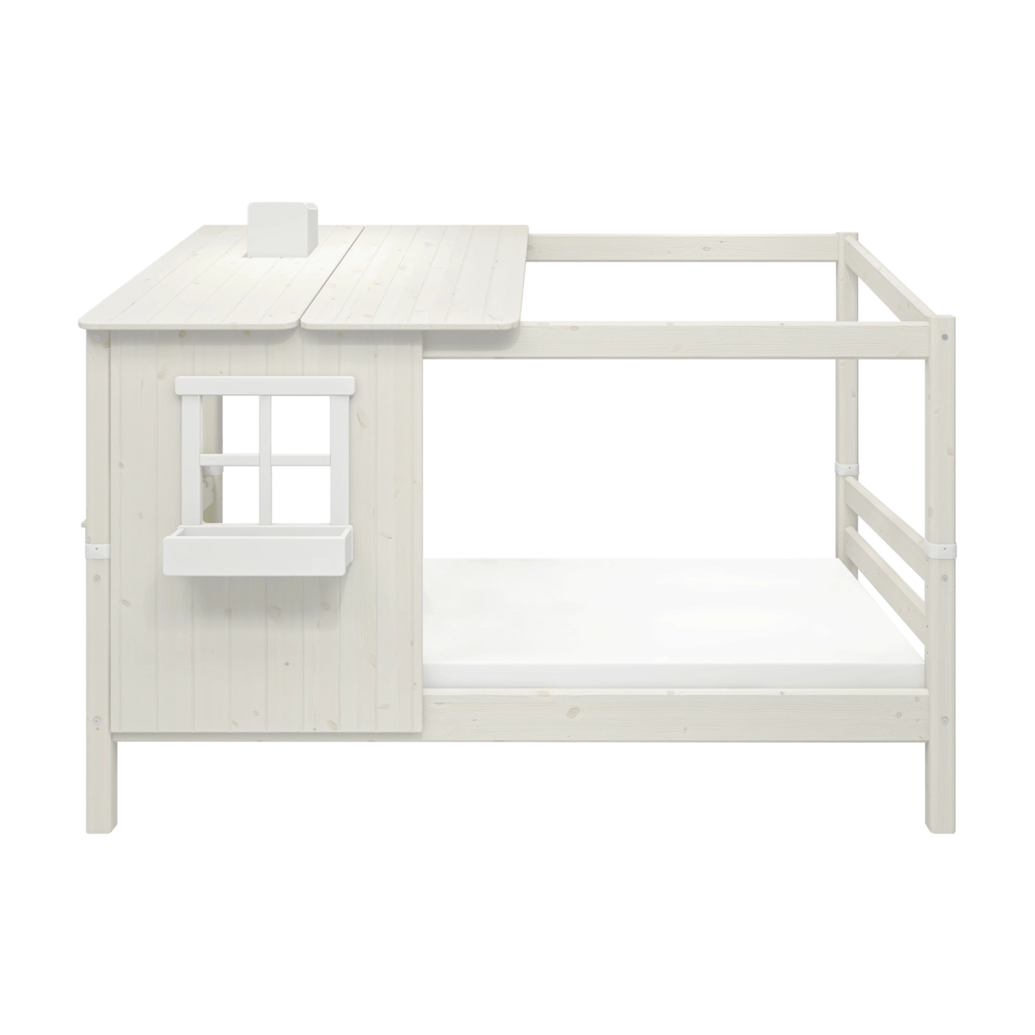 Weißes Einzelbett „FLEXA“ aus der HOUSE-Kollektion mit Leiter, Dach und Fenster, hier in einem Kinderzimmer abgebildet; kindersichere Ausführung.