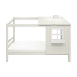 FLEXA Einzelbett im Spielhausstil aus der WHITE-Kollektion, weißes Holz mit Leiter, kindersicher, abgebildet in einem Kinderzimmer.
