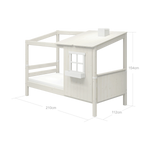 FLEXA-Kinder-Einzelbett aus der WHITE-Kollektion mit Halbhaus-Rahmen, Leiter, Fenster-Detail und Dach in einem Kinderzimmer.