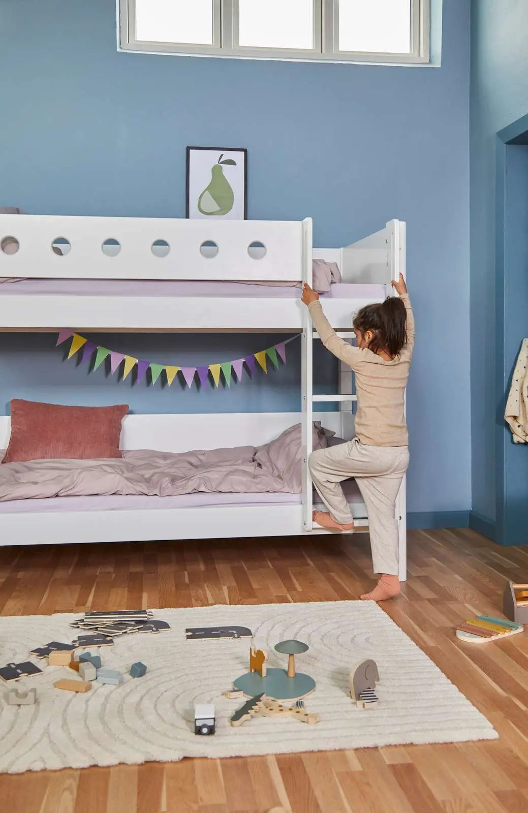 Bunk Bed 154 cm with Ladder and Safety Rail, 90x200 cm, White BUNKBED 200 flexa-com.myshopify.com