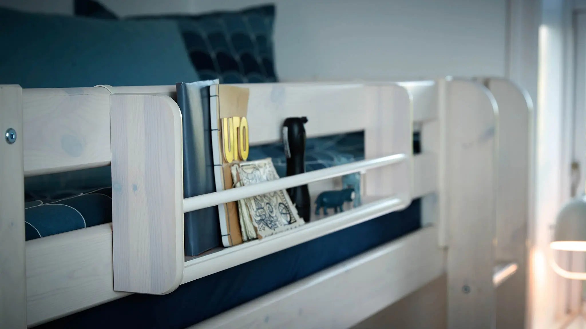 Bunk Bed 154 cm with Ladder and Safety Rail, 90x200 cm, White BUNKBED 200 flexa-com.myshopify.com