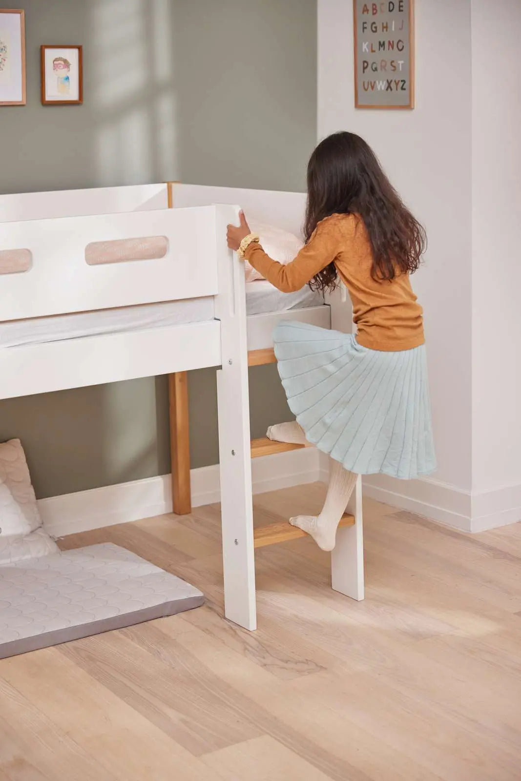 High Bed 120 cm with Ladder and Safety Rail, 90x200 cm, White/Oak MID_HIGH-BED 200 flexa-com.myshopify.com