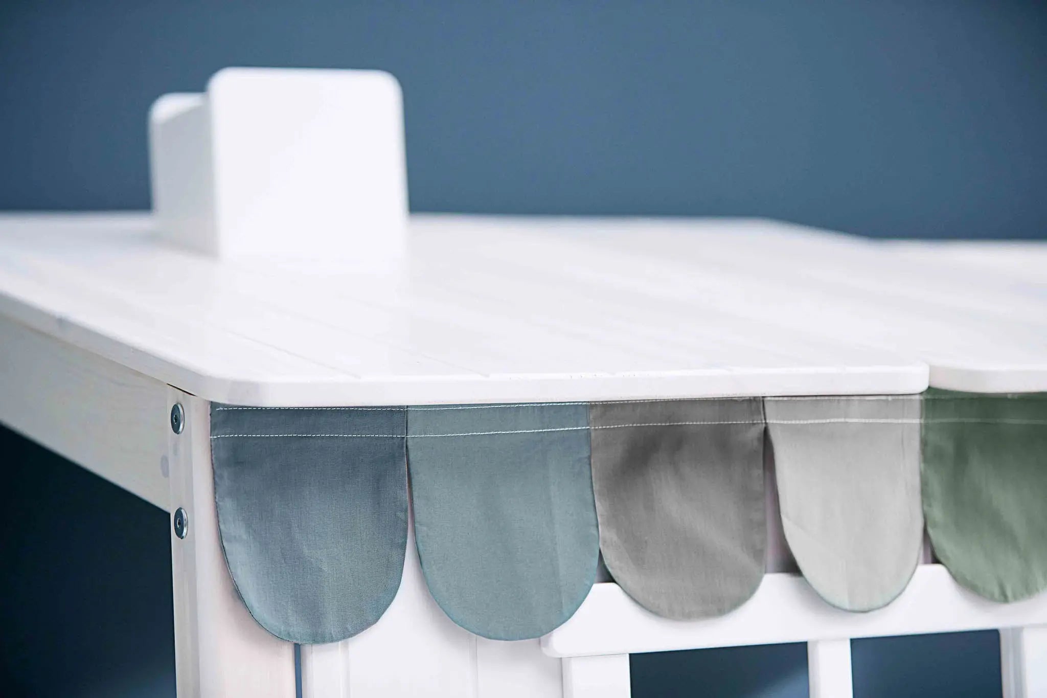 Mid-High Bed with 1/2 House, Ladder and Safety Rail, 90x200 cm, White MID_HIGH-BED 200 flexa-com.myshopify.com