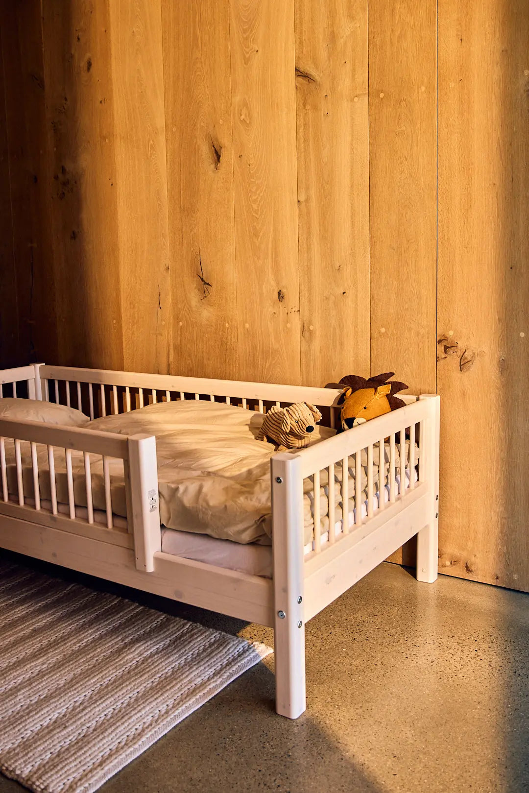 Single Bed with Safety Rail, 90x200 cm, White SINGLE_BED single-bed-with-scandinavian-safety-rail-3-4-bars-white-washed  flexa-com.myshopify.com