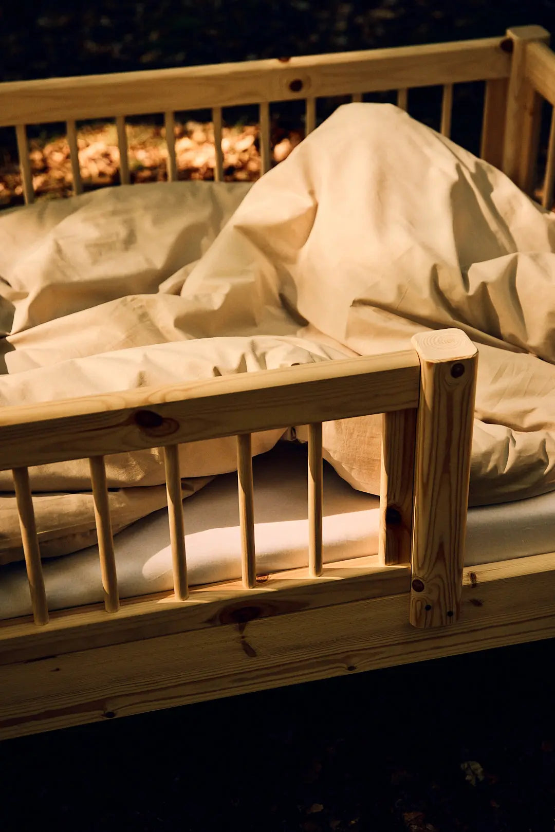 Single Bed with Safety Rails, 90x200 cm, Pine SINGLE_BED single-bed-with-scandinavian-safety-rail-3-4-front-back-raw  flexa-com.myshopify.com